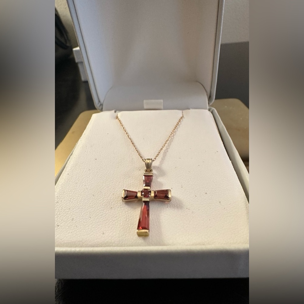 Vintage 10K Yellow Gold Garnet Cross Pendant Necklace
